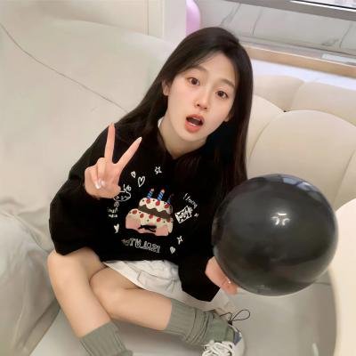 在角落,主教身边